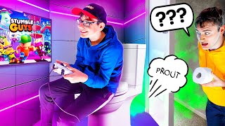 Je Transforme Ma Salle De Bains En Salle Gaming Secrète Pour Me Cacher de Mon Frère et Je Le Prank [upl. by Dylan]