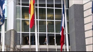 Attentat en France drapeaux européens en berne à Bruxelles [upl. by Ruffin]