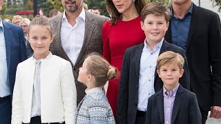 Prins Christian og prinsesse Isabella i leg med deres små søskende [upl. by Latsyrc]