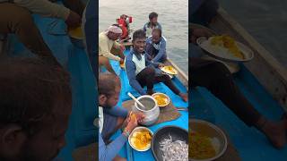 నడి సముద్రంలో తప్ప మీద అన్నం ఎలా తింటారు  How Do You Sea Boat food eting sivaram seafood fish [upl. by Edge]