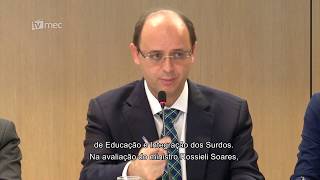 MEC discute inclusão e educação de pessoas surdas [upl. by Harihs]