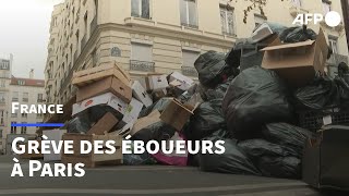 Grèves des éboueurs les poubelles débordent à Paris  AFP [upl. by Ybrik]