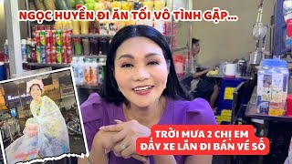 Thương hoàn cảnh chị đẩy em ngồi xe lăn bán vé số dưới mưa cô Mua Sầu Riêng mua vé số mà không tiền [upl. by Llenrahc]