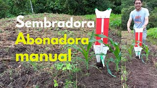 cómo funciona la Sembradora abonadora manual plantadeira matraca manual fertilizer seeder [upl. by Willms]