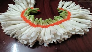 Sampangi poovai ippadi kattunga how to string sampangi flower [upl. by Nehtan]