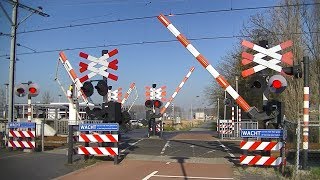 Spoorwegovergang Nootdorp  Dutch railroad crossing [upl. by Dwan]