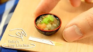 mini food tiny edible Japanese miso soup quotTonjiruquot 本当に食べられるミニチュア料理豚汁 27  Yukas tiny kitchen [upl. by Icyak]