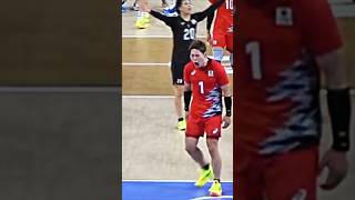 Nishida sweeps the court with his serve 💣💥 volleyball japanvolleyball volleyballworld nishida [upl. by Keynes]