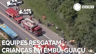 Equipes resgatam crianças em EmbuGuaçu Região Metropolitana de SP [upl. by Blatman]