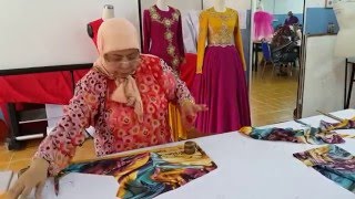 Teknik Menderaf Pola amp Menggunting Baju Kurung Pesak Gantung  Riau  Pahang [upl. by Iralam]