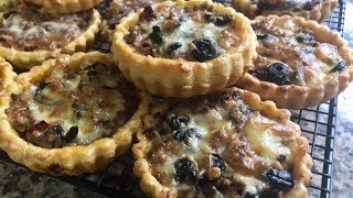 Mini pizzas feuilletées à la viande hachée [upl. by Oeht]