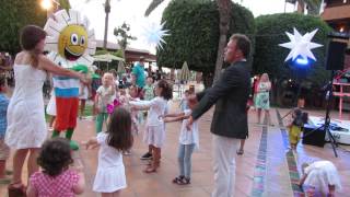 Niños bailando con Daisy Hotel H10 Costa Adeje Palace [upl. by Milburt]