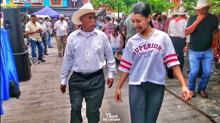 QUÉ BONITO BAILÓ ESTA PAREJA💃🕺 “EL QUERREQUE” EN XILITLA ❤️ DON CELSO Y MARÍA JOSE 👏 [upl. by Dilaw]