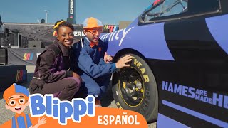 Blippi y Meekah con los autos de carreras  Blippi Español  Videos educativos para niños  Aprende [upl. by Aerua148]