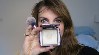 How to use Hourglass Ambient Lighting Powder [upl. by Ylrebmek]