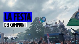 Delirio a Milano per la festa scudetto dellInter con il pullman scoperto tra migliaia di tifosi [upl. by Eselehs640]