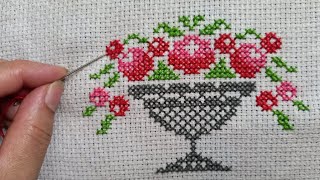 Patrones de punto de cruz gratis  Cross Stitch Vase of roses  tablecloth design [upl. by Savill]