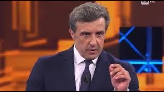 Flavio Insinna umiliato da una concorrente in diretta ecco cosa è successo [upl. by Annawyt]