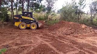 Mini carregadeira New Holland L170 bobcat [upl. by Eelyah]