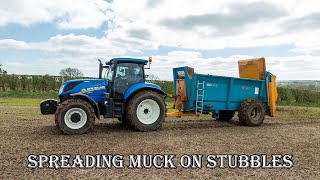 Spreading Muck onto Stubbles  Rolland V2140 amp New Holland T7210 [upl. by Paten916]