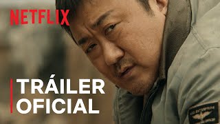 Cazadores en tierra inhóspita  Tráiler oficial  Netflix [upl. by Vinson935]