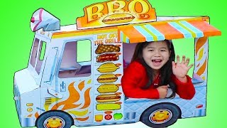 Jannie Pretend Play with GIANT BBQ Food amp Ice Cream Truck [upl. by Other]