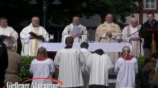 Fronleichnamsgottesdienst auf dem Kirchenplatz [upl. by Enilesor]