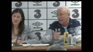 Trapattoni Show quotUovo culo caldo e la gallina coccodèquot [upl. by Nylhtak]