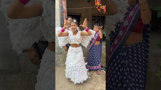 dance pyarparsokekailnarahekhesarilalsong song khesariyakibetisapanwameaatihai funny love [upl. by Ecam]