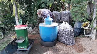 Usando triturador caseiro para preparar terra e plantando mudas nos vasos [upl. by Crow]