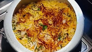 Chicken Biryani  प्रेशर कुकर में बनाए चिकन दम बिरयानी  Chicken Biryani In Pressure Cooker [upl. by Materi632]