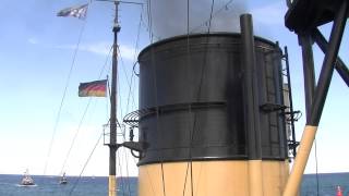 Dampfeisbrecher quotStettinquot heult vor Rostock [upl. by Harrod172]