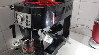 Curățarea infuzorului aparatului de cafea DeLonghi Magnifica S [upl. by Alrac]