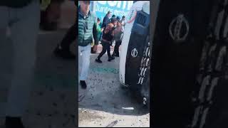 Choque entre camión de volteo y vagoneta de transporte en Huixquilucan deja varios heridos [upl. by Whiteley]