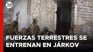 UCRANIA  Militares de las fuerzas terrestres se entrenan en Járkov [upl. by Treulich]