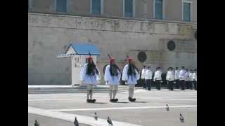 Evzones Εύζωνες changing the guard  Fail [upl. by Atiker]