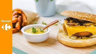 Veggieburger met ui zoete aardappelfrietjes en honingmayonaise [upl. by Ellerey]