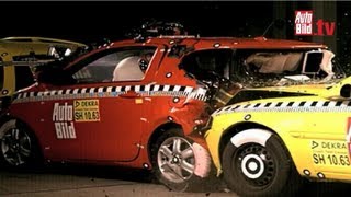 Toyota iQ Renault Grand Scénic  Kleinwagen und Van im DEKRA Heckcrashtest [upl. by Orecic129]