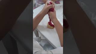 Recheio de morango no biscoito Strawberry filling in biscuit 🍓🍪 [upl. by Yalahs]