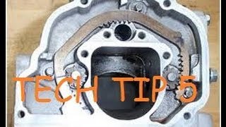 Tech Tip5  Come smontare la valvola di scarico Ktm 125 [upl. by Sims]