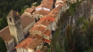 Castellfollit de la Roca un lugar increible en la cima de una montaña Cataluña España 10SET2024 [upl. by Kipton583]