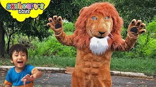 LION AMBUSH in the jungle Skyheart and Daddy lion attack in forest nerf war kids [upl. by Froh]