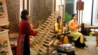 Traditional Vietnamese song  Hanoi  Temple of Literature [upl. by Neilla]