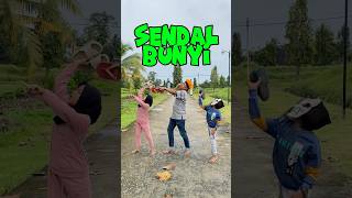 Sendal bunyi ternyata sendal ayam 😅🤣 [upl. by Aerdnaek11]