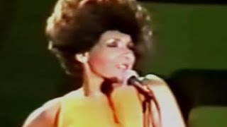 Shirley Bassey  GOLDFINGER 1978 Live in Sydney [upl. by Raynor]