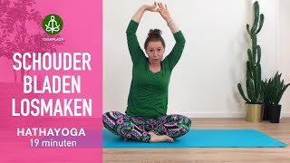 Schouderbladen losmaken oefeningen yoga [upl. by Gnim]