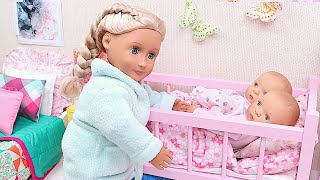 Mommy and twin baby dolls family routine in dollhouse  PLAY DOLLS [upl. by Otilopih]