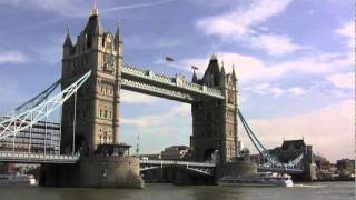 avvistamento ufo sopra ponte di Londra febbraio 2011 UFOs Over London Friday 2011 Tower Bridge [upl. by Horan677]