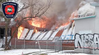 Montréal  Abandoned Elementary School Falls Victim to 4thAlarm Blaze BUILDING COLLAPSE [upl. by Ellehcyar]