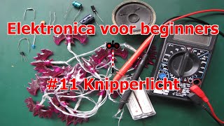 Elektronica voor Beginners 11 Knipperlicht met condensators en transistors [upl. by Attecnoc]